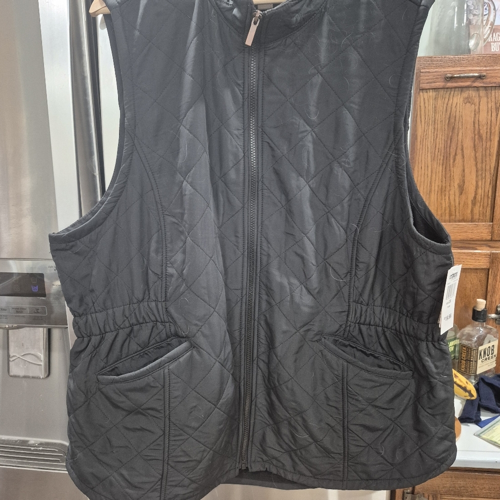 Bit & Bridle, size 2X, black quilted vest, zip front.